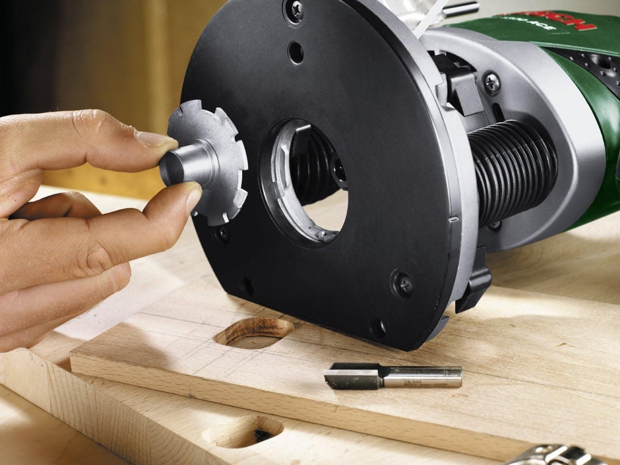 Bosch Home and Garden POF 1400 ACE Reseña - Seleccionar imagen 3