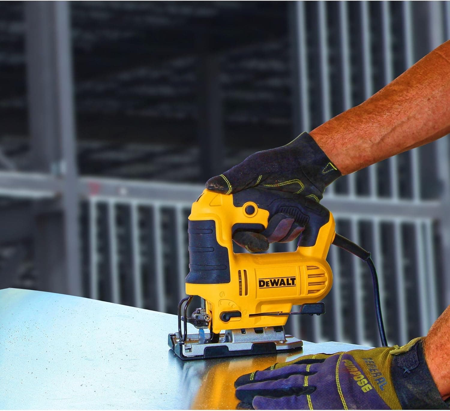 DEWALT DWE349-QS Review - Select image 3